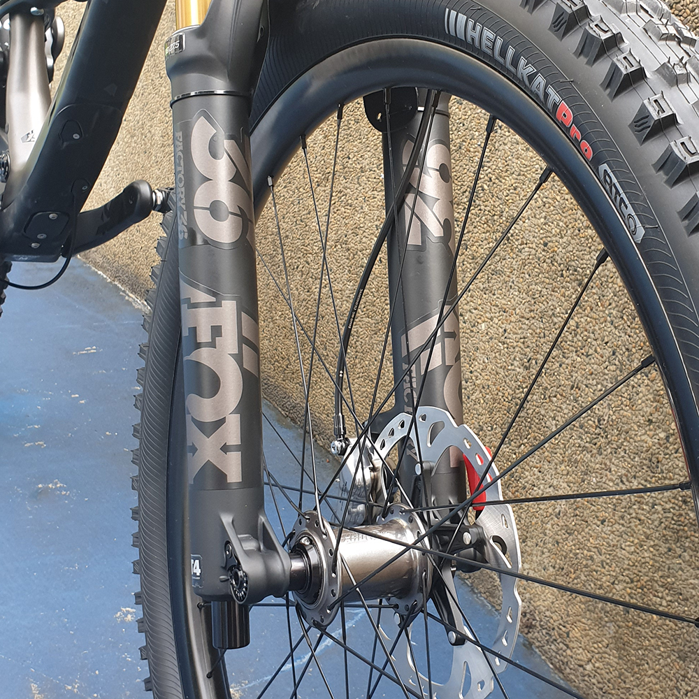 TRAIL+ Custom Build PIVOT MACH 6